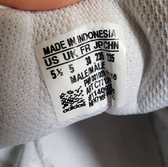 Adidas Superstar Sneakers - size 7 - Picture 9 of 12